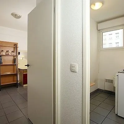 城市公寓里昂迪尔加利巴尔迪酒店 2*, 里昂 法国